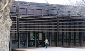 DEERE’S FORTUNES: MERELY ROSY, OR SO-BRIGHT-GOTTA-WEAR-SHADES?