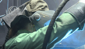 DEERE AND CO OFFERING HIGH-SCHOOL STUDENTS APPRENTICE CONTRACTS IN LIEU OF COLLEGE ED