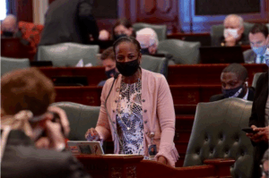 IL HOUSE PASSES BY ONE VOTE BILL REDUCING SMALL COKE-HEROIN POSSESSION/SALES TO MISDEMEANOR