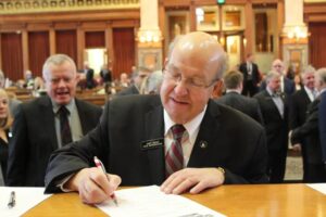 REP GARY MOHR INTRO’S BILL THAT WOULD RAISE PENALTIES FOR OPEN MEETINGS, RECORDS VIOLATIONS IN IOWA