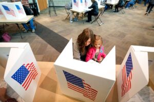 IOWA PANEL VOTES 2/1 TO KEEP LIBERETARIANS OFF NOVEMBER BALLOT