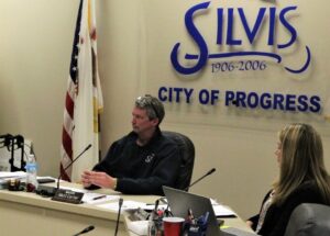 SILVIS MAYOR, CITY COUNCILORS IN CONTRETEMPS OVER OPEN-COMMENT PERIOD