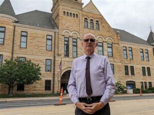 CAN REP KEN CROKEN NUDGE IOWA’S MINIMUM-WAGE RATE, SET IN PLACE IN ’08, FORWARD?