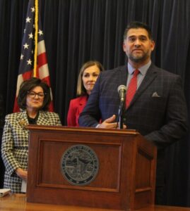 QC GOV’TS CONSIDERING NEW SERVICE AGREEMENT W QC CHAMBER