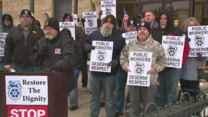 DAVENPORT PUBLIC WORKS EMPLOYEES APPROVE NEW CONTRACT W CITY