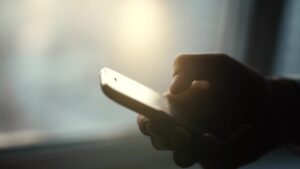 US CELLULAR CUTTING NEARLY 500 IOWA JOBS, INCLUDING 17 IN DAVENPORT