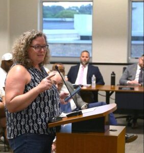 ROCK ISLAND COUNCIL PUNTS ON VOTE REGULATING URBAN GARDENS, RESCHEDULED FOR NOVEMBER