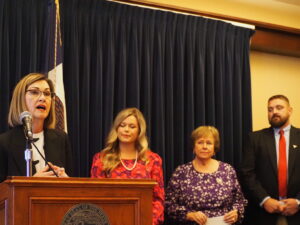 DAVENPORT SCHOOLS RECOGNIZED AS GOV KIM REYNOLDS TOUTS LATEST STATE ED REPORT