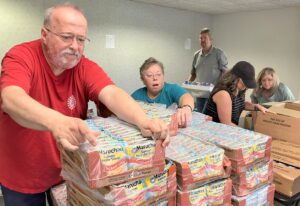 Iowa teacher gathers over 400 breakfast buddy bags for students
