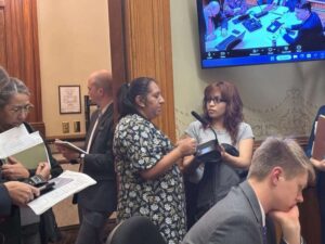 Bill requires federal database use to confirm immigration status for driver’s licenses