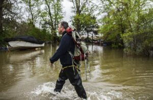 Flood predictions lowered as Rock crests 04/21, Mississippi to crest 04/23