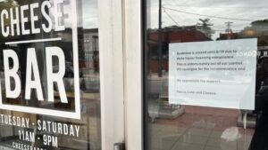 Des Moines bars temporarily go dry over Iowa alcohol licensing hiccups
