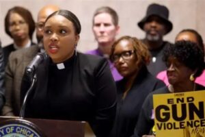 Chicago Mayor Brandon Johnson signs exec order for gun-violence-reduction office