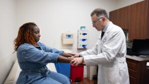 Northwestern Medicine: Women suffer more severe neurologic symptoms from long COVID than men