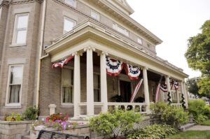 Muscatine Art Center to welcome new Dir Kelly Lao w reception