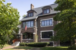 Group cheerd as woman was sexually assaulted at U of Chicago frat house, police report says