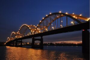 NEW $237M CENTENNIAL BRIDGE RECOMMENDED JUST WEST OF CURRENT ONE