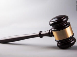 Judge dismisses YouTuber’s defamation lawsuit against Iowa photographer